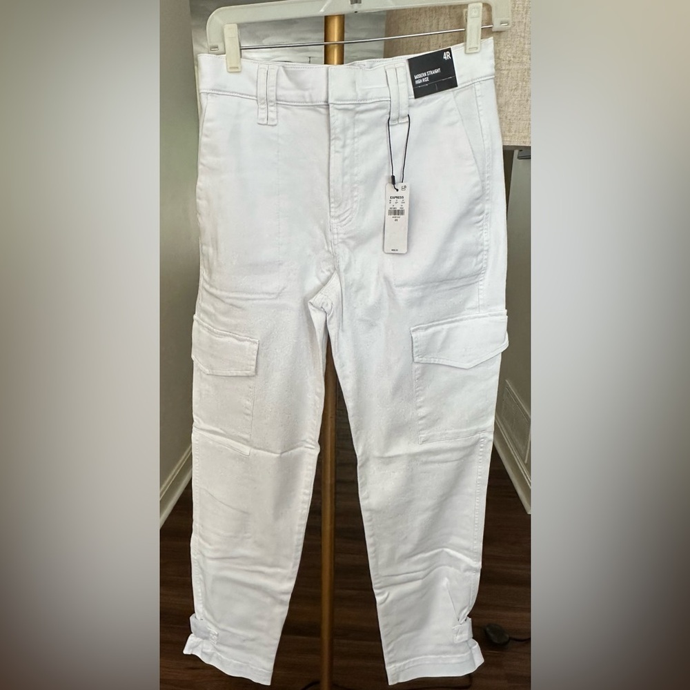 Express, White Relaxed Straight High Rise Cargo Jeans SZ 4R